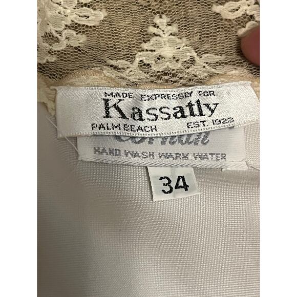 Corhan off white short nightgown with lace trim and bow design - Picture 10 of 10